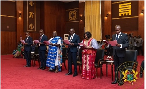 The Ambassadors and the High Commissioner taking the oath of office