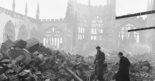 Workers sell off cuts of meat during the traditional Christmas Eve auction at Smithfield meat market