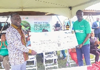 Benito Owusu-Bio receiving the cheque