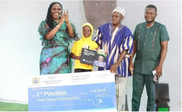 Rahimmah Mohammed with Minister of Communication Ursula Owusu and teachers