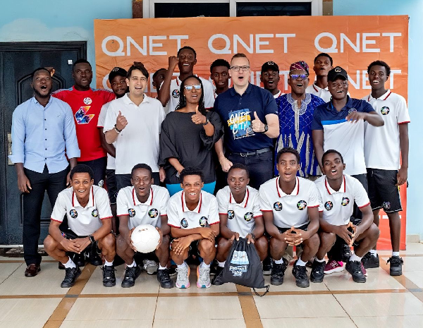 A photo of the donation to Samuel Inkoom Academy