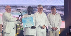 Minister of Transport, Kwaku Ofori Asiamah (3rd from left) receiving the award