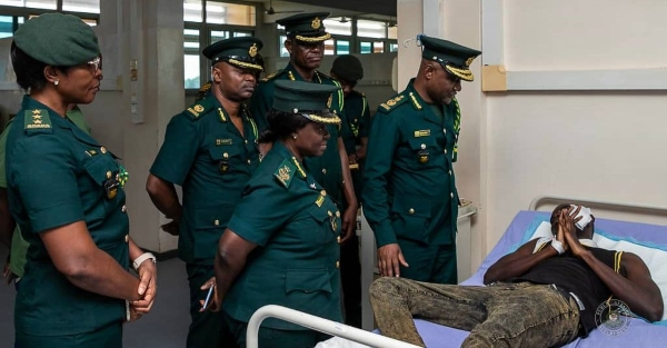 The injured officer was visit by the Comptroller-General of Immigration