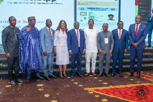 Vice President Dr Mahamudu Bawumia (Middle) among other state officials