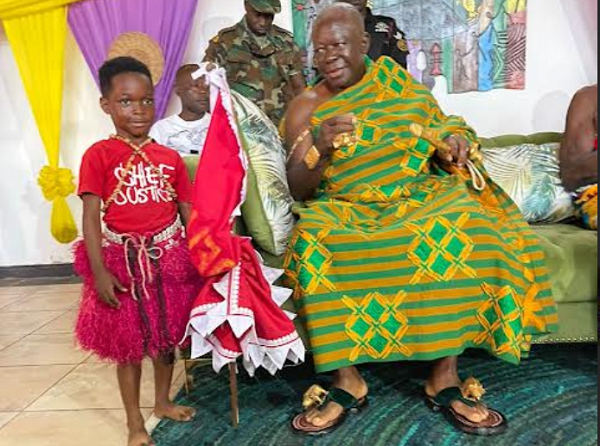 Whizz Kid and Otumfuo Osei Tutu II at the Cape Coast Palace