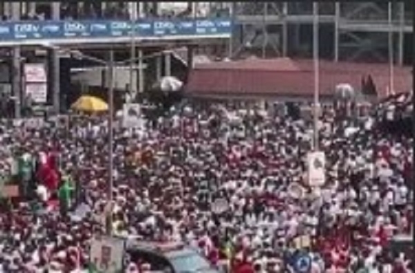 Some crowd at Kumasi during the 24hour economy walk