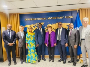 A group picture of officials of the Finance Ministry and Bretton Woods Institutions