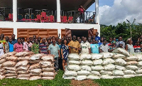 Manfred Tawiah DCE  Afadzato South (9th from left) pose for a photo with farmers