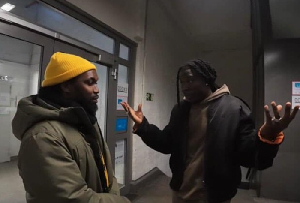 David Oscar captured having a conversation with Stonebwoy