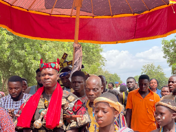 Togbe Tsibu VI Benjamin Madugu (L)