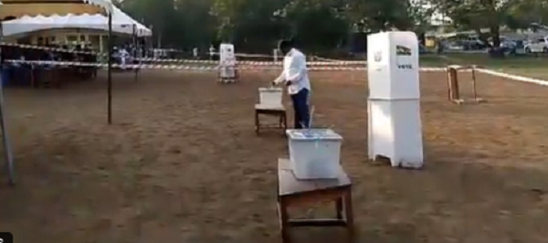 Afenyo Markin  casts his vote