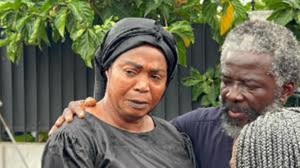 Ernestina Akosua Brimpomaa (L) is the sister of the late Daddy Lumba