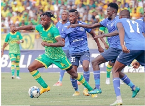 Fiston Mayele (left) vies for the ball with an Al Hilal Omdurman player during CAF Champions League