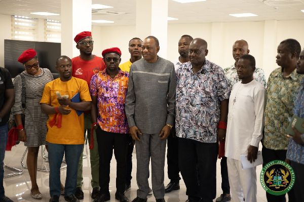 Dr Rashid Pelpuo with some CLOGSAG executives