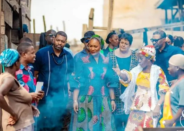 Samira Bawumia and her entourage embarking on tour in Jamestown, a suburb of Accra