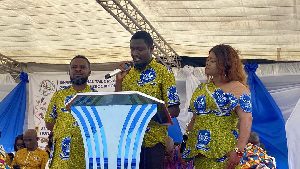 Abdul Aziz Ali (Middle), the Greater Accra Regional Chairman GNTDA