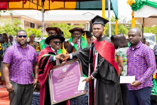 Seidu Joshua Adams receiving the prize