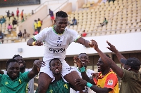 Abednego Tetteh being carried on the shoulder of some of his teammates