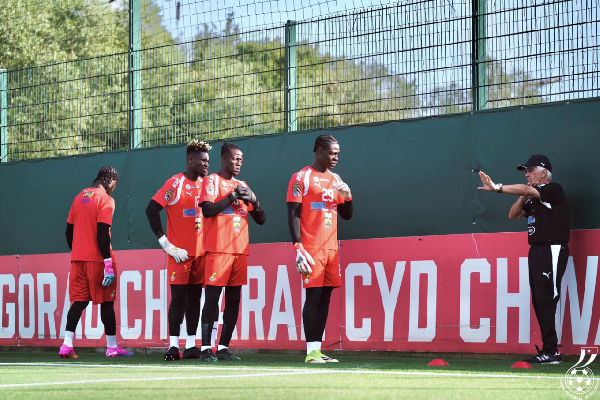 Gaspar with the goalkeepers at the Black Stars camp