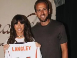 Kane leaves country music gig early to make curfew Kane leaves country music gig early to make curfew