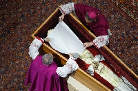 The Pope's face was coverd in a ritual before his coffin was covered