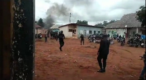 Police clashes with residents at the court