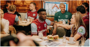 Mohammed Kudus with West Ham players