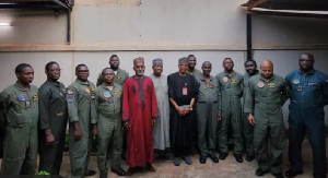 Photo of di 11 millatry personnel and Nigerian delegate