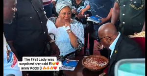 Watch as President Akufo-Addo is captured enjoying Ga kenkey and pepper in public