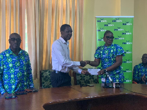 The donation included a cheque of GH¢200,000 to the National Cardiothoracic Center