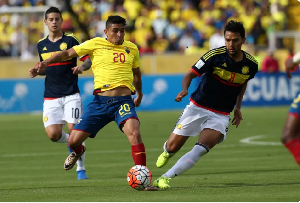 Mario Pineida, (L), and Colombia's Abel Aguilar in a qualifier for the FIFA World Cup in 2018
