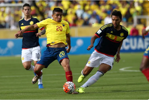 Mario Pineida, (L), and Colombia's Abel Aguilar in a qualifier for the FIFA World Cup in 2018