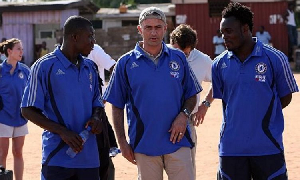 Mourinho (M) with Essien (R) when he visited Ghana back in 2007