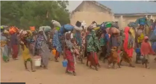 Some villagers carry dia bolongings as them commot