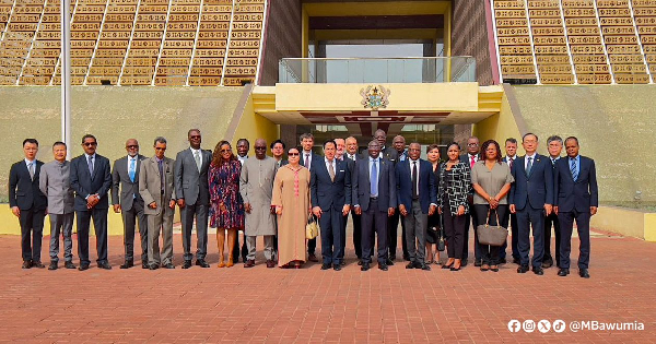 Dr Mahamudu Bawumia in a pose with members of the Diplomatic Corp