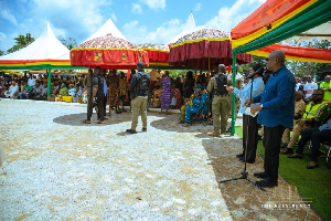 President Mahama during the commissioning of the CHPS compounds