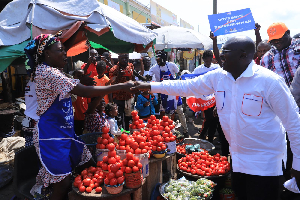 Dr. Mahamudu Bawumia interacting with some of the markets women