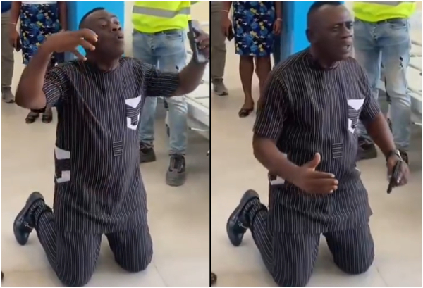 Akrobeto on his knees while praising the Asantehene