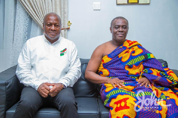 President John Dramani Mahama (L) and Osagyefo Oseadeeyo Agyemang Badu II