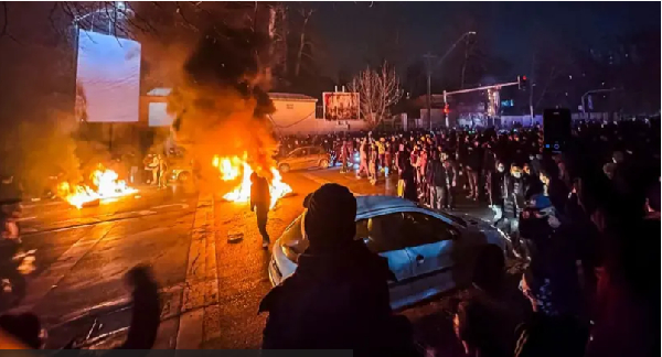 Iran warn say dem go revenge if US attack dem, as hundreds die for protests