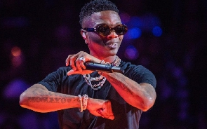 Wizkid reportedly "abandons" his Abidjan performance after his cancellation in Accra and flies to Cotonou.