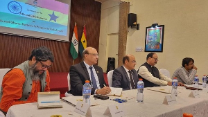 The Commission convened a roundtable meeting with academics from various universities