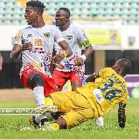 Hearts of Oak players struggling to stop Sampson