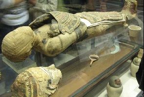 Photo of Egyptian mummy. Source: Wikimedia Commons/Dada