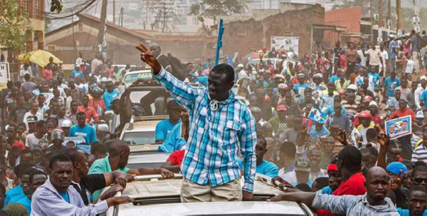 Kizza Besigye, Uganda's leading opposition leader  flashes the V for victory