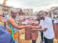 Beneficiaries thank Awulae Blay IX for the kind gesture