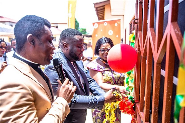 Carl Nii Ayikwei Tetteh, the RSSM at Fidelity Bank for Accra West with official at the event