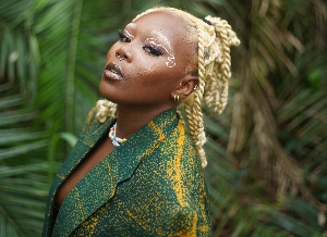 Elsie Raad crafts an experience that transcends genre and expectation