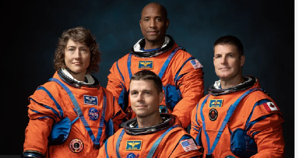 Artemis II Crew:(L) Christina Koch, (B) Victor Glover (pilot), (F) Reid Wiseman (CDR), (R)Jeremy