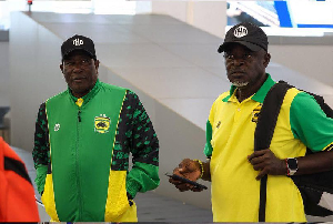 Asante Kotoko head coach Karim Zito (L)